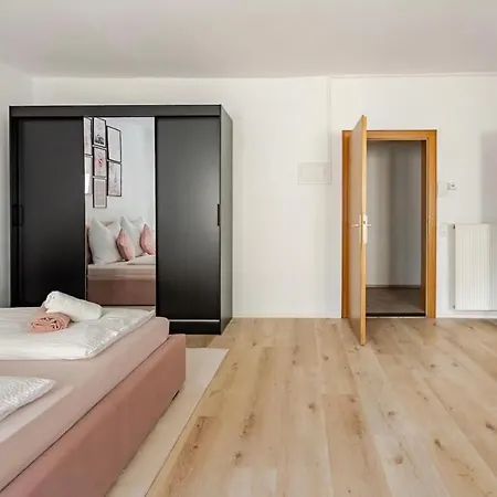 Boutique-studio Am Hafen Von Pretty In Pink Apartment